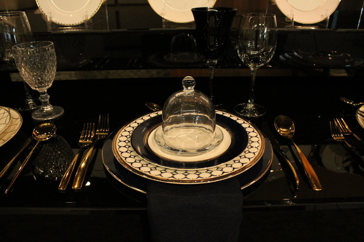 Plato postre clásico azul marino