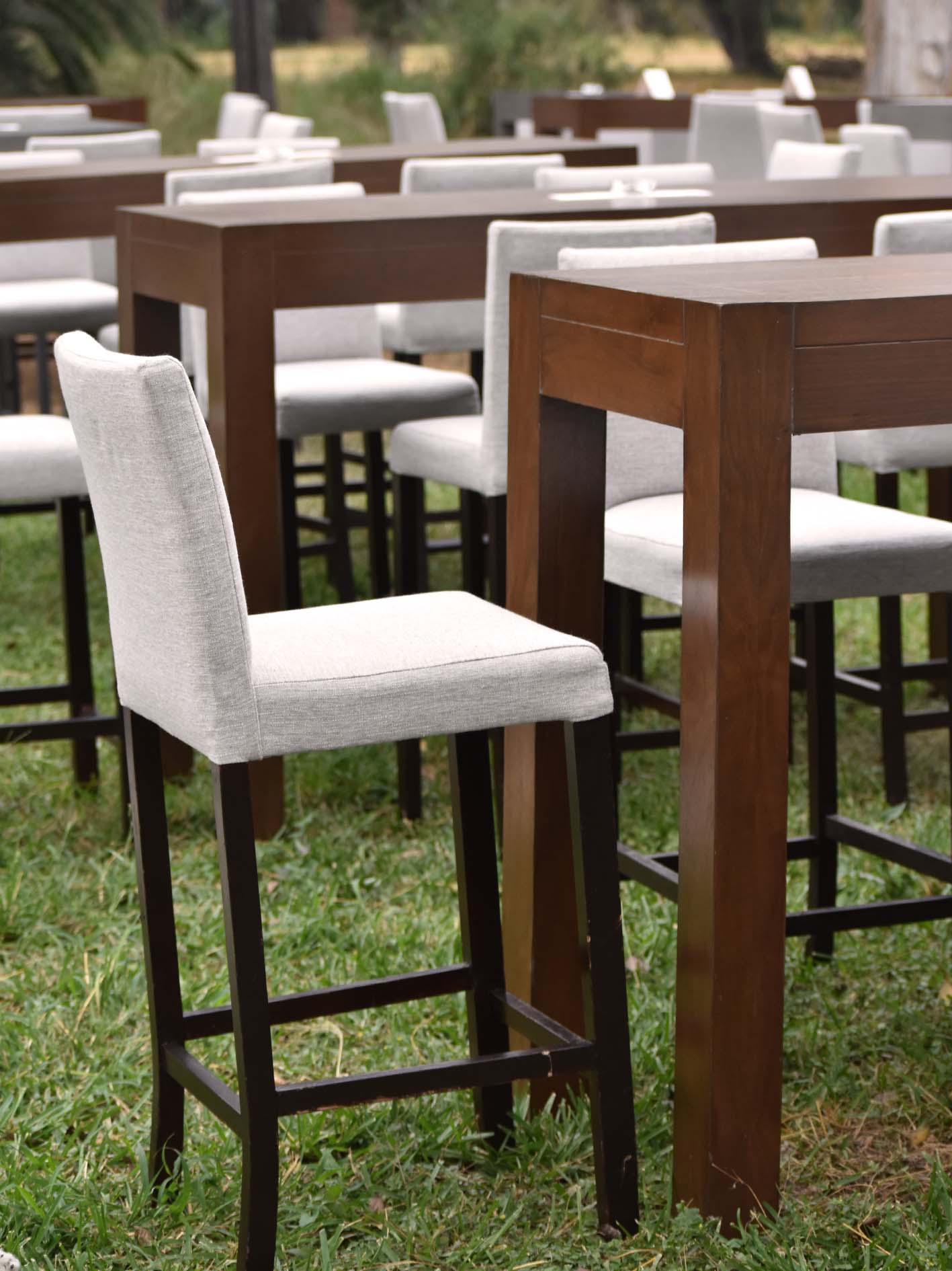 Mesa alta bar deco cuadrada nogal