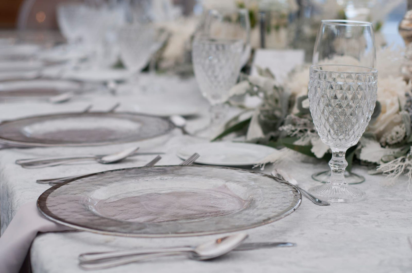 Plato base cristal filo plateado