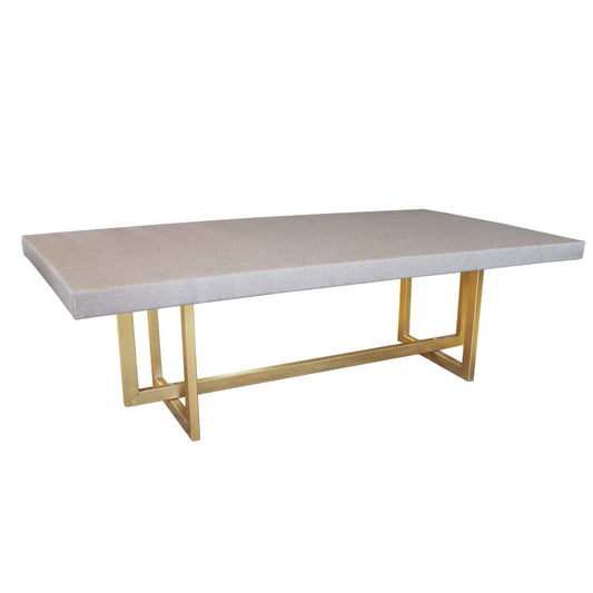 Mesa cubierta de lino arena